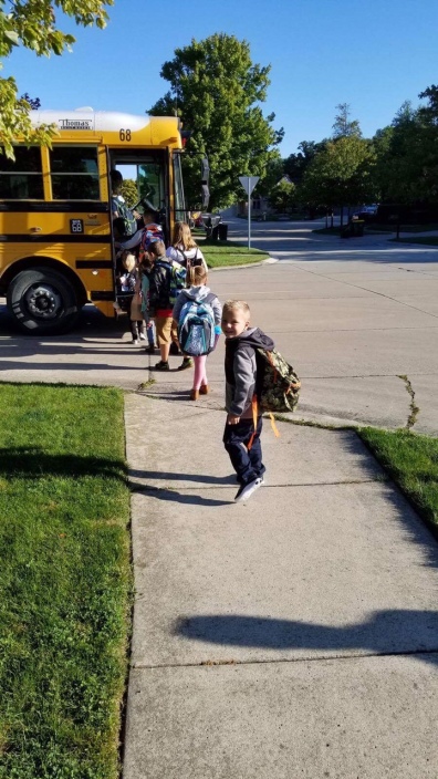 Children at bus